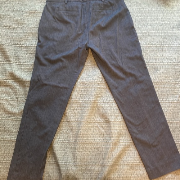Michael Kors gray slacks. Poly/Viscose/Elastane blend Size 8. Like new condition - Picture 4 of 6